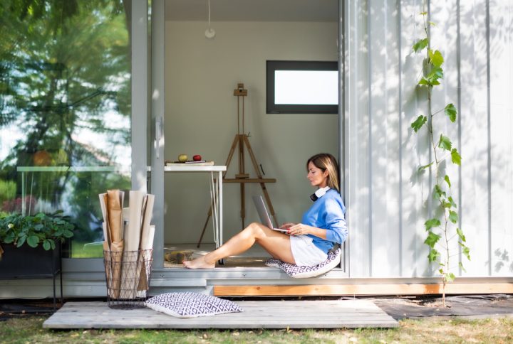 Arbeiten unter freiem Himmel: Die besten Outdoor-Office-Ideen für einen produktiven Sommer
